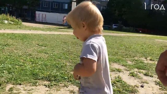 Как малыш в 1 годик гуляет во дворе. As a kid in 1 year old walks in the yard. смотреть онлайн