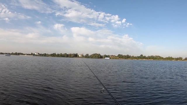 Рыбалка в черте Киева с лодки. смотреть онлайн