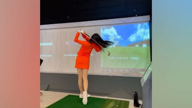 KLPGA 프로 박서연 미녀골퍼의 멋진 릴리즈! 골프스윙 보시죠! смотреть онлайн