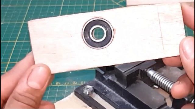 Great idea with exercise || How to make a jigsaw using a drill смотреть онлайн