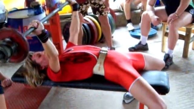 Копия видео Русский жим. Ольга Никитина 30 кг на 126 повторов!!! смотреть онлайн