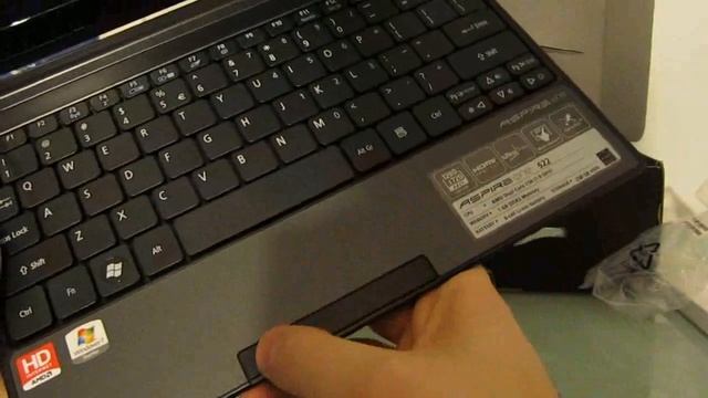 Acer Aspire One 522: Unboxing and first look смотреть онлайн