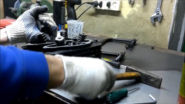 Замена маслосъемных колпачков на Honda XR400 смотреть онлайн