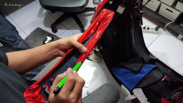 WRAPPING SENDIRI STICKER MOTOR FULL BODY! Tutorial Pasang Skotlet ORACAL 651 Vespa Primavera RED смотреть онлайн