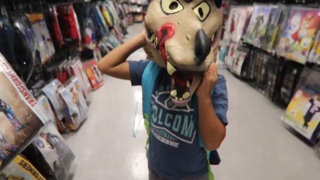 Costume Castle смотреть онлайн