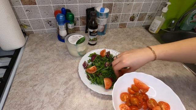 Салат с сыром Буррата! Вкусный салат ! Ресторанная подача! смотреть онлайн