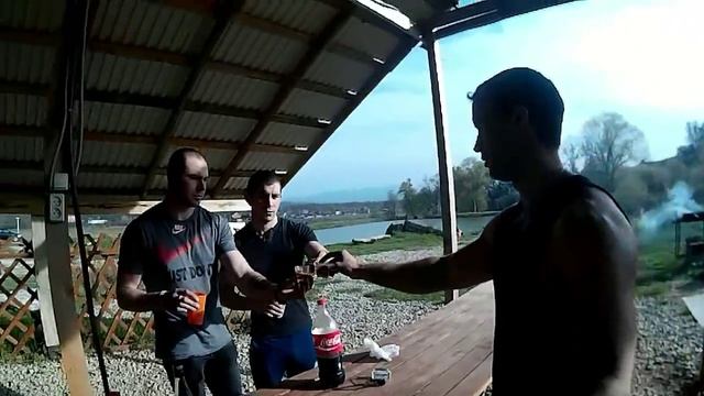 Отличный теплый выходной день на турбазе в Псебае смотреть онлайн