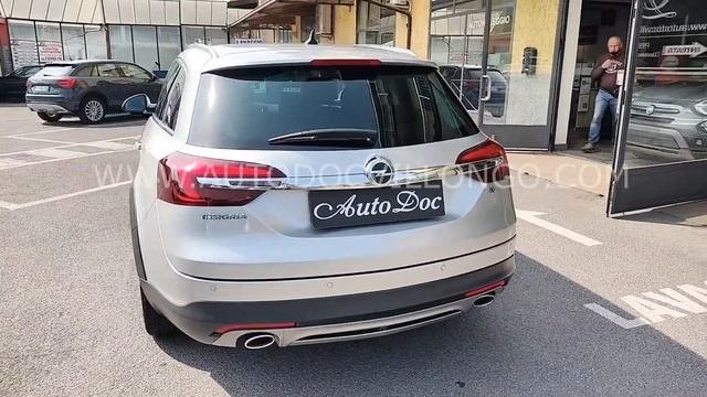 OPEL INSIGNIA COUNTRY TOURER 4X4 смотреть онлайн