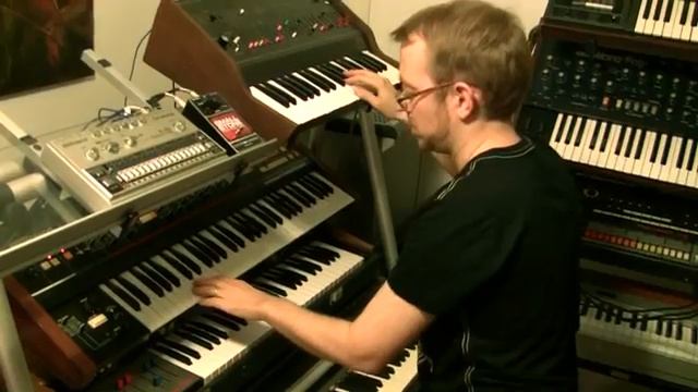 Электронная музыка Кебу - К Юпитеру и обратно смотреть онлайн