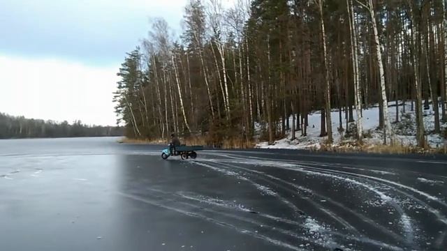 Мотороллер муравей. Первый лёд смотреть онлайн