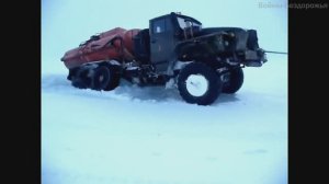 Эти парни умеют ездить! Водители на грузовиках УРАЛА 375/4320 зимой на бездорожье.