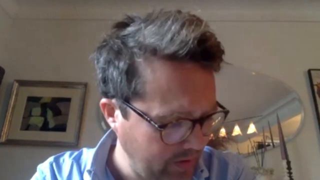 "Le Scrabble vient de supprimer 400 mots jugés trop offensants !" - Alexandre Cuignache смотреть онлайн