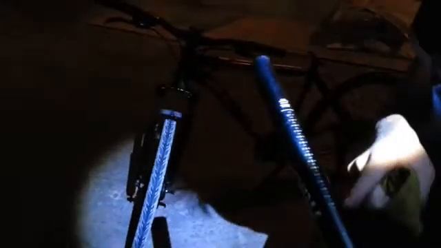 Моем велосипеды под вечер:) Было очень весело!!! смотреть онлайн