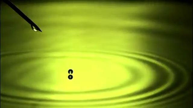 Замедленная съёмка падающей капли воды смотреть онлайн