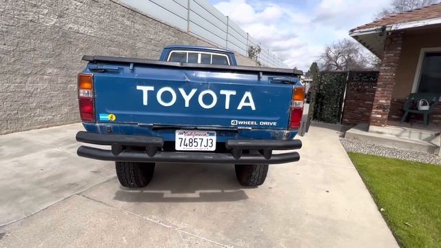 1979 Toyota Pickup 4x4 walk around смотреть онлайн