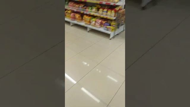 Куда смотрит директор магазина? Худший магазин, из сети "Кировский". смотреть онлайн
