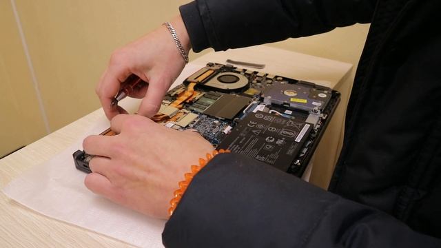 Всем счастливы обладателям ноутбуков Asus fx504 и fx505 ( разборка ноутбука аsus fx504 и fx505). смотреть онлайн