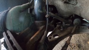 Замена передних пружин VW Golf 4 (Часть 1)
