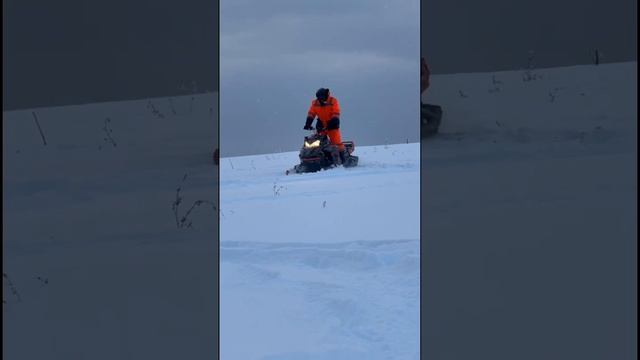 Прыжок через дорогу?? #brp #lynx #snowmobile #jump #scarymoments #shrots #rek #mojayskie смотреть онлайн
