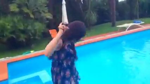 Нам бы всем на дно))) Nastya&Liza смотреть онлайн