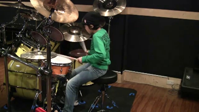 Сверхзвуковой барабанщик смотреть онлайн