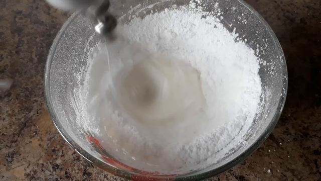 Как приготовить ГЛАЗУРЬ для КЕКСОВ, пирогов, ПИРОЖНЫХ, куличей, пряников? КОРОЛЕВСКАЯ глазурь