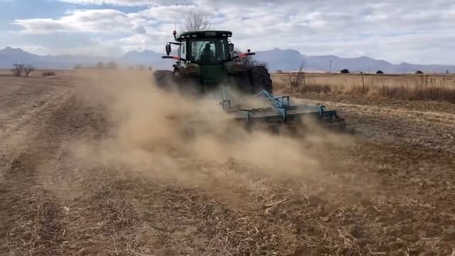 John Deere 8345R and Lemken Karat 9 смотреть онлайн