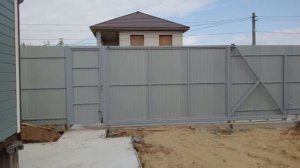 Я делаю заборы и ворота из профнастила .