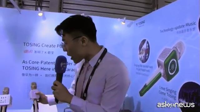 Ces di Shanghai, il microfono diventa un karaoke portatile смотреть онлайн
