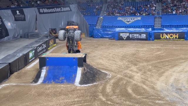 San Marcos Premium Outlets:обзор магазинов ,обувь детям/Шоу Monster Jam/Estate Sales-что это такое? смотреть онлайн