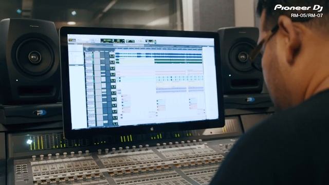 Junior Sanchez on the RM Studio Monitors смотреть онлайн