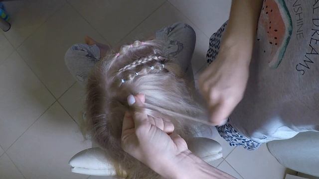 Детская прическа | Высокий хвост декорированный косами | Прически пошагово смотреть онлайн