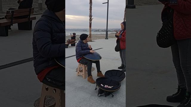 ПРИЯТНО СЛУШАТЬ 😊вышла погулять и тут такое чудо. смотреть онлайн