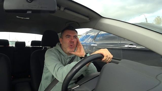 Тойота Хайлюкс, пробег 200.000 км., всё течёт. Продавец хитрит.  Отвечаю на пятьсот лайков.