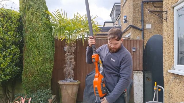 Husqvarna Telescopic Hedge Trimmer - Husqvarna 520iHT4 смотреть онлайн