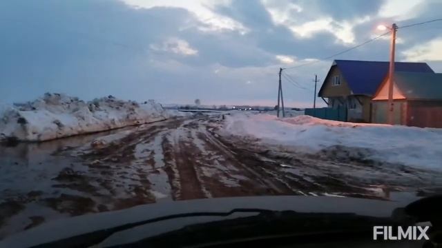 На одной из улиц деревни Верхнеюлдашево Мелеузовского района вода прибывает ежеминутно. смотреть онлайн