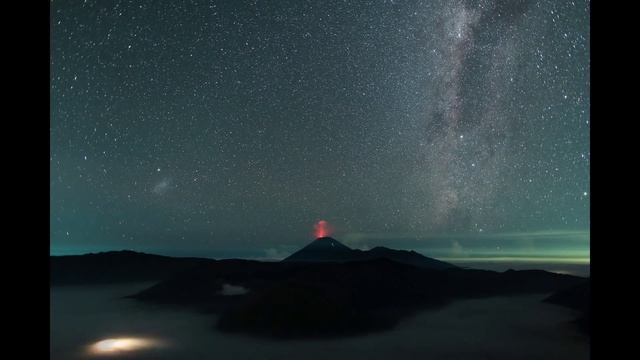 Indonesian volcanoes, night and day - Thierry Legault смотреть онлайн