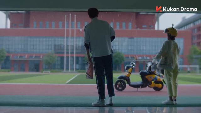 富二代給女主擦雨水，男主吃醋，也追著女主幫她擦雨水 💖 中国电视剧 смотреть онлайн
