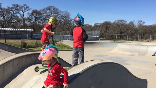 THE AMAZING DANICA AND HER COUSINS DYLAN AND GAVIN SPRINGVIEW SKATE PARK ROCKLIN CALIFORNIA смотреть онлайн
