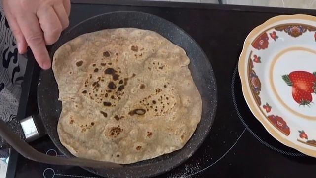 Блины с клубничным вареньем