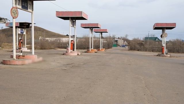 «Здесь не наливают». Продолжение истории заброшенной заправки смотреть онлайн