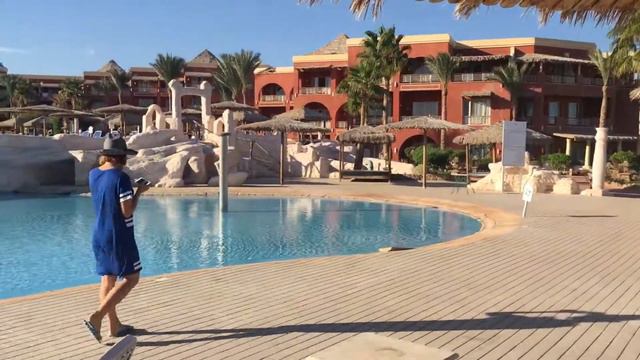 Laguna Vista Beach hotel территория возле бассейна смотреть онлайн