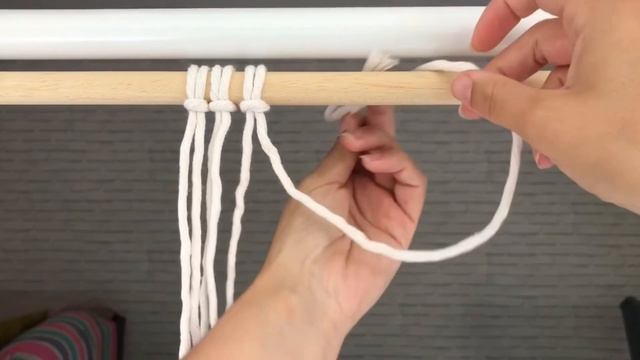 MACRAME TUTORIAL - Larks Head Knot смотреть онлайн