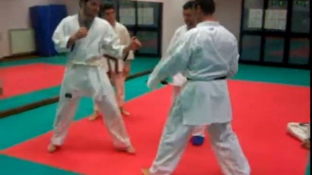 Sakura Karate Bari - Allenamento ragazzi e maestro смотреть онлайн