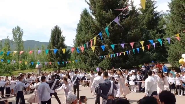 2004 последний звонок 2022 вальс смотреть онлайн