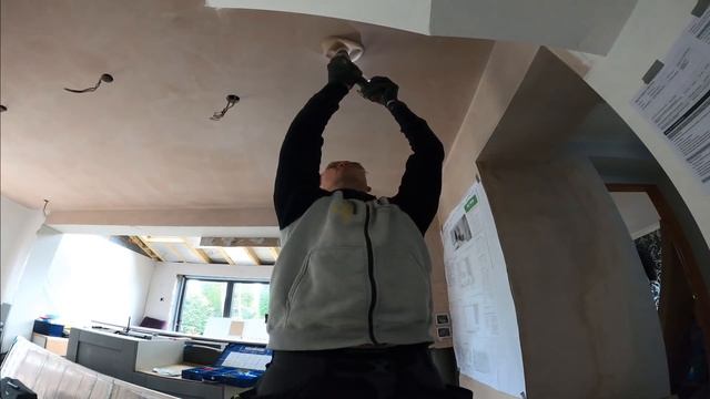 Builder Rant, Second fixing kitchen, Exotic life of an Electrician смотреть онлайн