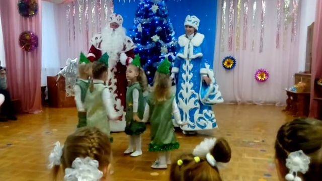 Елочке не холодно зимой.... смотреть онлайн