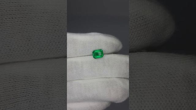 Камень изумруд: натуральный без облагораживания, вес 2,38 карат