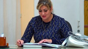 АНЯ ОБДЕЛАЛАСЬ НА УРОКЕ !!! ВОНЬ СТРАШНАЯ!!!