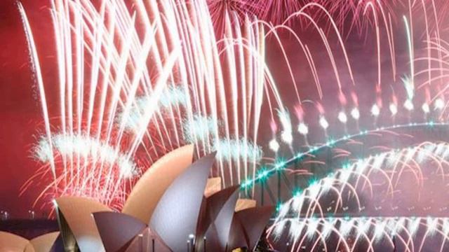 Лондон в синем и желтом: два миллиона на пляже. Как мир встретил 2023 год смотреть онлайн